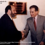 O Desembargador Gilson Dipp e o Prefeito Luiz Eduardo Cheida descerram a placa inaugural